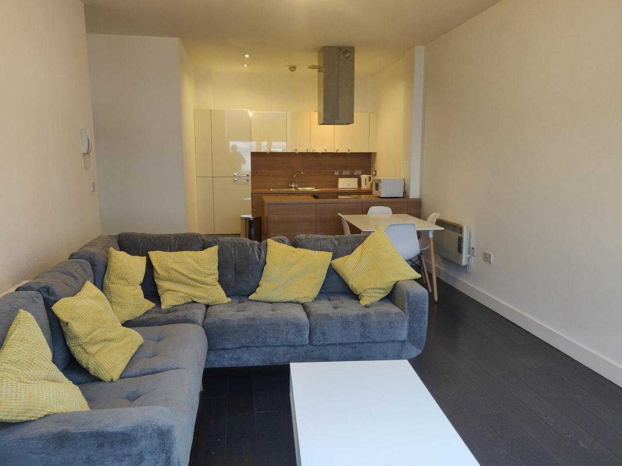 Canal Side Apartment By Serviced Living Liverpool Eksteriør billede